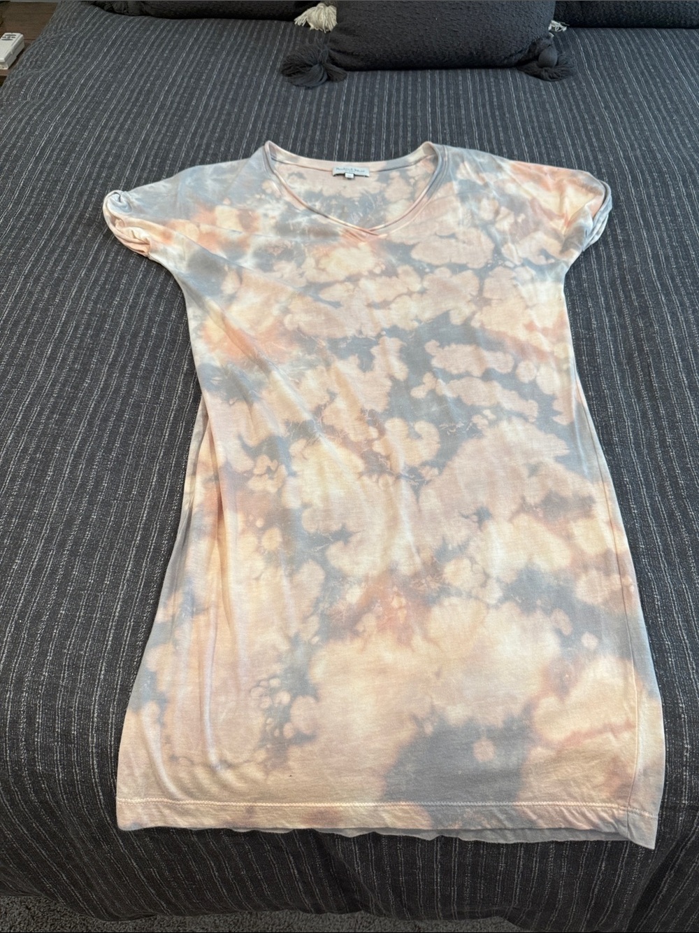 Like New Michael StarsTie-Dye Short Sleeve Women’s T-Shirt Dress in Peach & Gray